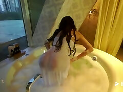 Taunt Sofia Big Dairy Cow in Bath Tub Sex Looking Great, Sexy Lady! 1080P