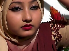 bangladeshi sexy girl showing her killer boobs style