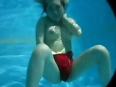 Japanese chick underwater pleasure