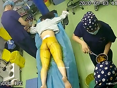 podglądający pacjent szpitala.***