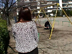 японская жена-любительница впервые трахается перед камерой