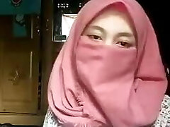 Hijab Muslim Female Show Her Body