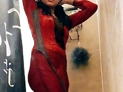 Beautiful desi woman bathroom mms viral video Beautiful desi woman bathroom mms viral video
