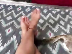 Young girl showing her vagina ????
