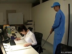 Japanese secretary Imanaga Sana stayed late in the office to penetrate