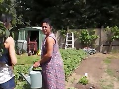 Agricultrice Madalyne la baise est dans le champ Agricultrice Madalyne la baise est dans le champ
