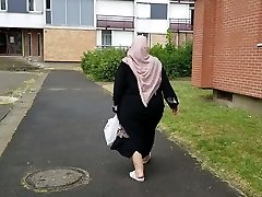 Plumper black arabic hijab