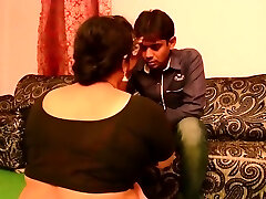 desi aunty huge boobs romance with young guy