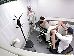 Debora Mendez opens up her legs for a kinky doctor's cumbot