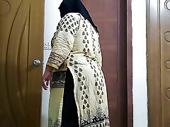 (Tamil hot Maa Apne Bete ke sath chudai karta hai) Indian Cougar Stepmom helps Stepson cum - But Accidentally internal ejaculation