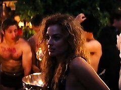 Margot Robbie, Phoebe Tonkin in nude and hookup scenes