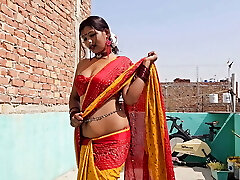 rajasthanischer ehemann fickt jungfräuliche indische desi-bhabhi vor ihrer heirat so hart und spritzt auf sie