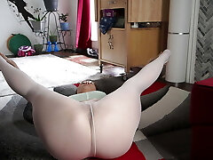 Queen Aurora Willows Stretching in Tights No Show Socks