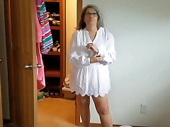 pechugona madura mary jo en grandes bragas y sujetador