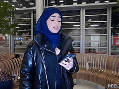 The veiled Iranian NADJA LAPIEDRA gets fucked anal invasion in the wc and in a corridor to pay for the plane !!!