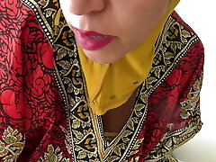 Good-sized ass saudi arab milf hotwife for rough sex in hijab