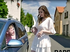 maya zadzwoniła do hydraulika z powodu problemu z toaletą