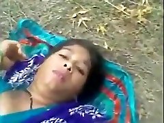 Bangladeshi maid outdoor fucky-fucky with neighbor