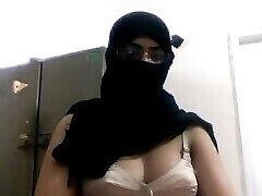Desi BIG Bosoms in Boulder-holder Webcam Muslim ass chubby Randi caught