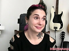 Busty emo cougar shakes her bigtits 