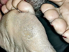 Worshiping BBW Wifes Feet And Toes Worshiping BBW Wifes Feet And Toes