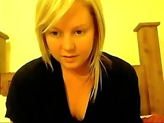 Blonde cam nymph wildly masturbating her juicy pussy