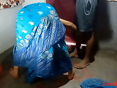 Kamlwali Pocha Lga Rhi Thi Ghar Ke Malik Ne Piche Se Gaand Mari 