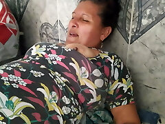 I surprise her while she washes and gets her cunt slurped