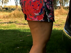 性感的模型改变她的胸罩在公共-闪烁的奶子 性感的模型改变她的胸罩在公共-闪烁的奶子