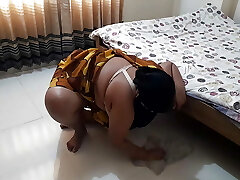 35 year senior Gujarati Maid gets stuck under bed while cleaning then A guy gives rough fuck from behind - Indian Hindi Sex
