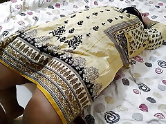 Padosi Hot Aunty ko chodne ke liye majboor kiya - Nandita aunty sans pajama and Rough boink while resting on sofa