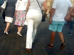 succose grosse chiappe sexy in pantaloni attillati