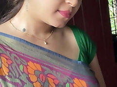 sexy Indian Aunty Beautiful Green Saree sexy Indian Aunty Beautiful Green Saree