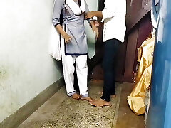 College ki store room me student log ka karnama hua viral