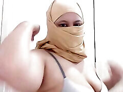 Arabs mom feeling crazy