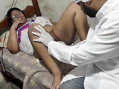 Clandestine gynecologist meets his torrid patient and makes her jizm in a jet