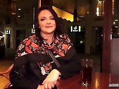A beautiful divorced wife wants an venture and has sex with a younger man (very first video)