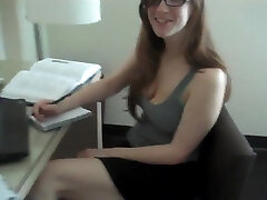Nerdy girlfriend take a fat cock