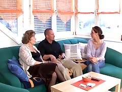 Mature woman moans while being humped hard on the sofa - HD