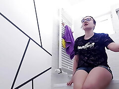 Solo girl privately masturbating while visiting parents!!!