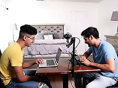 stiefsöhne beim stehlen von stiefmütterchen höschen erwischt stiefsöhne beim stehlen von stiefmütterchen höschen erwischt