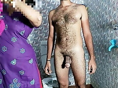 Maa Ne Bete Ko Bathroom Me Hooter-sling-G-string Se Land Hilate Pakda Fir Apni Choot Chudayi