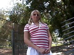 Blowjob im Auto weil der Schwanz schon will Blowjob im Auto weil der Schwanz schon will