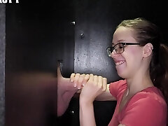 freundinnen teilen sich einen schwanz durch ein glory hole freundinnen teilen sich einen schwanz durch ein glory hole