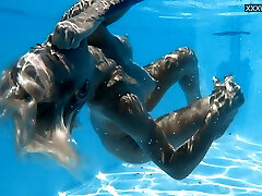 teen mädchen aus ungarn zazie genießt öffentliche nacktheit teen mädchen aus ungarn zazie genießt öffentliche nacktheit