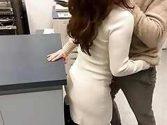 auf dem tisch im bürolagerraum gefickt auf dem tisch im bürolagerraum gefickt