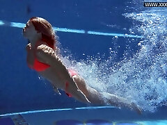 mary kalisy sexy brünette milf in roten dessous mary kalisy sexy brünette milf in roten dessous