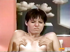 mädchen mit kurzen haaren bekommt ihre haarige muschi von einem mann mit großem schwanz geleckt und gebohrt mädchen mit kurzen haaren bekommt ihre haarige muschi von einem mann mit großem schwanz geleckt und gebohrt