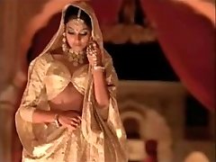 indian actress bipasha basu showing boob: 