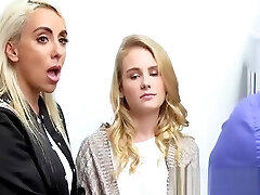 la famille de l'ado sexy et maman se font baiser par la police